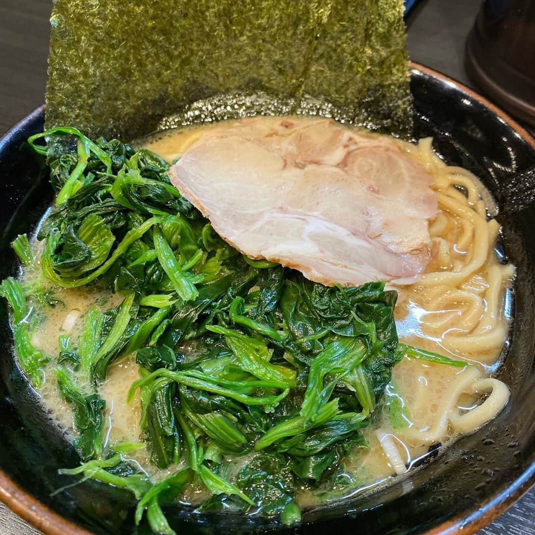 宮川大輔さんのインスタグラム写真 - (宮川大輔Instagram)「#この時間 #うますぎた #家系ラーメン #追加ほうれん草」10月31日 1時37分 - miyagawadai