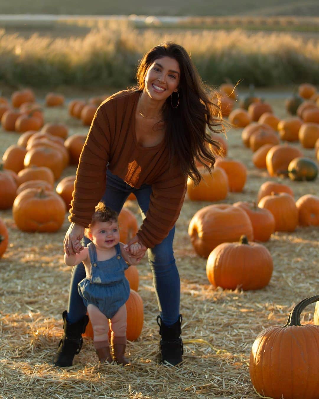 メリッサ・モリナロさんのインスタグラム写真 - (メリッサ・モリナロInstagram)「Fit @fashionnova sponsored Family Fall Feels❤️ because what's fall without a pumpkin patch!」10月31日 1時38分 - melissamolinaro