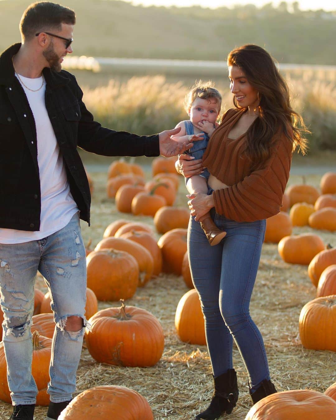 メリッサ・モリナロさんのインスタグラム写真 - (メリッサ・モリナロInstagram)「Fit @fashionnova sponsored Family Fall Feels❤️ because what's fall without a pumpkin patch!」10月31日 1時38分 - melissamolinaro