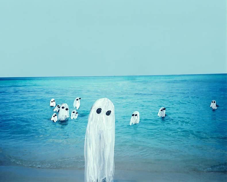 Instagramさんのインスタグラム写真 - (InstagramInstagram)「“These ghosts are playful, tender and nostalgic,” says Angela Deane (@angeladeane), who transforms vintage, found family photographs by painting semi-translucent ghosts over existing figures. “There’s something profoundly delightful in how simple and evocative these pieces are. They represent the ghosts of our moments, our yesterdays. They are memories that travel with us as ghost companions,” says the artist who only works with color images — to avoid her work feeling morbid. 👻⁣ ⁣ #ThisWeekOnInstagram, show us how you express yourself through the things you love. 🎃⁣ ⁣ Please submit your own photos and videos to the project using the #ThisWeekOnInstagram hashtag. Any tagged visual shared with the hashtag is eligible for the project and, if selected, to be featured.⁣⁣ ⁣ Photos by @angeladeane」10月31日 1時40分 - instagram