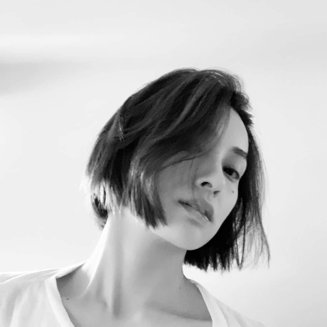 小濱なつきのインスタグラム：「New color🧚‍♀️ ブロンドを卒業しました。 #hiarcolor #bob #hair」