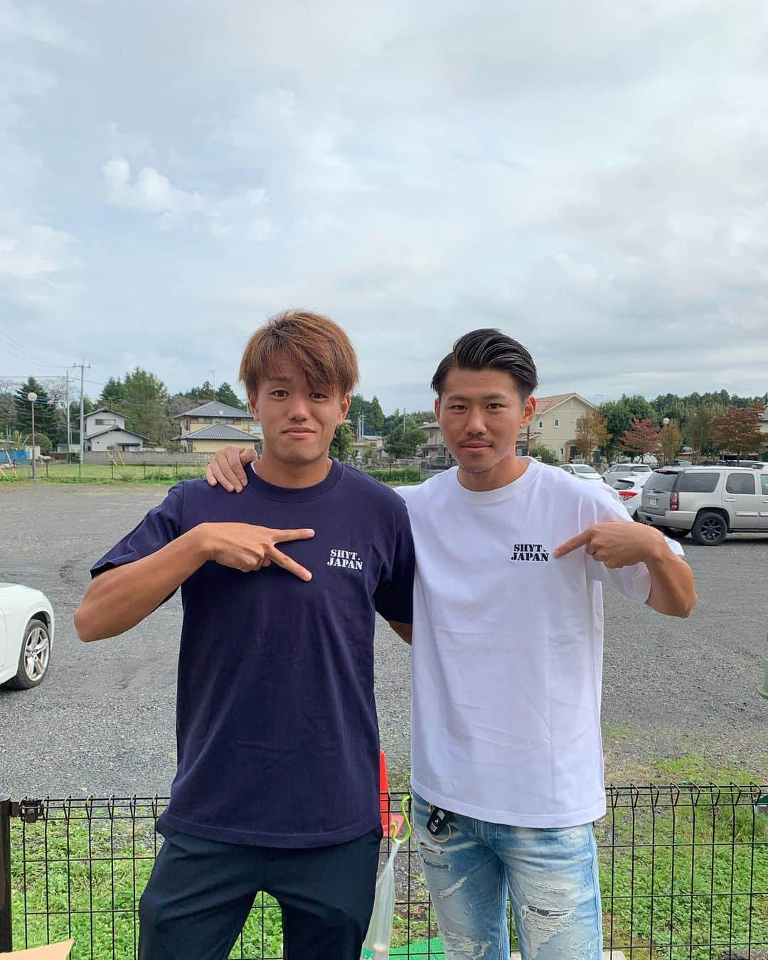 温井駿斗さんのインスタグラム写真 - (温井駿斗Instagram)「泰右くんからTシャツ貰いました。 #宮崎泰右 #黒崎隼人 #温井駿斗 #Wハヤト #shytjapan #2人共Lsize着用 #少しオーバーサイズで可愛く着れますよ #今でもたまに電話してくる泰右は可愛いよ #最近寒くなったし長袖も貰えるかなぁ🤔」10月30日 16時53分 - nukuihayato28