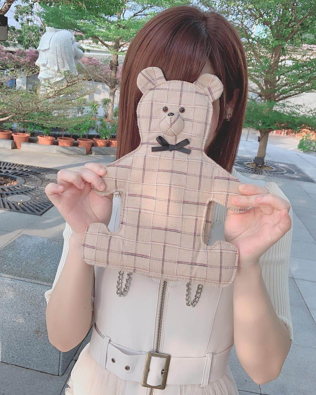 えなこさんのインスタグラム写真 - (えなこInstagram)「お気に入りのクマポシェット🧸 #singapore #japanesegirl #merryjenny」10月30日 16時56分 - enakorin