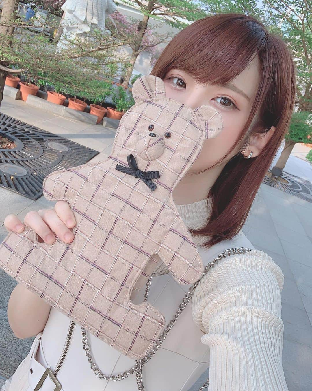 えなこさんのインスタグラム写真 - (えなこInstagram)「お気に入りのクマポシェット🧸 #singapore #japanesegirl #merryjenny」10月30日 16時56分 - enakorin