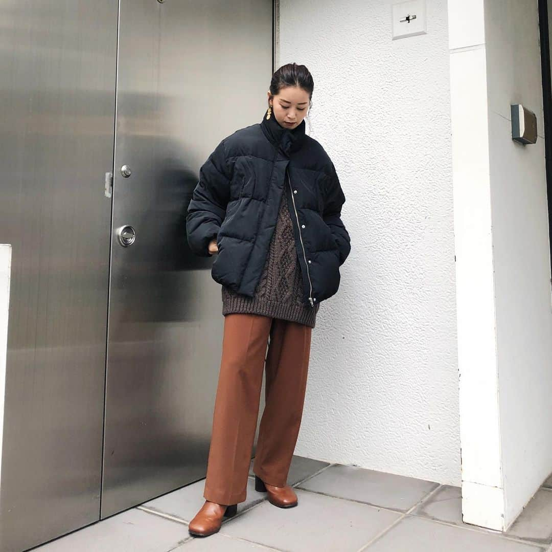 Ungrid staff snapさんのインスタグラム写真 - (Ungrid staff snapInstagram)「. "ルミネ2大宮店 @shop_ungrid_eri  153cm" . 〜11月4日(月)まで ■フェア開催中！ －アウター＋1点 10%OFF‼️‼️ ーデニム 1点¥2,000オフ . #ボリュームショートダウン ブラック/Ssize ¥19,800(tax in) . #カラーテーパードパンツ ブラウン ¥11,000(tax in) . #バックレースアップフリンジケーブルニット ダークブラウン ¥12,100(tax in) . 公式通販サイトRUNWAY channnlは @ungrid_staffsnap #TOPページURLよりチェック✔︎ . #ungrid #ungrid_official #outer #styling #winter #コート #ダウン #冬 #コーデ #スタッフ #スタイリング」10月30日 17時05分 - ungrid_staffsnap