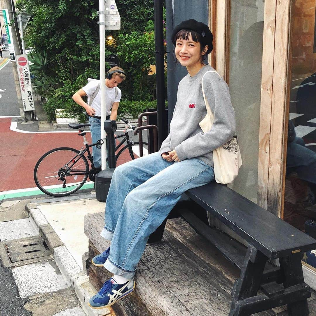 宮崎葉さんのインスタグラム写真 - (宮崎葉Instagram)「ㅤ #葉服  スウェットの季節🌥 春夏秋冬もれなく @apartment_amt の 信者なりけり🥺🌥 ㅤ tops @apartment_amt  denim @uniqlo  beret @ca4la_official  shoes @onitsukatigerjp」10月30日 17時14分 - you_miyazaki