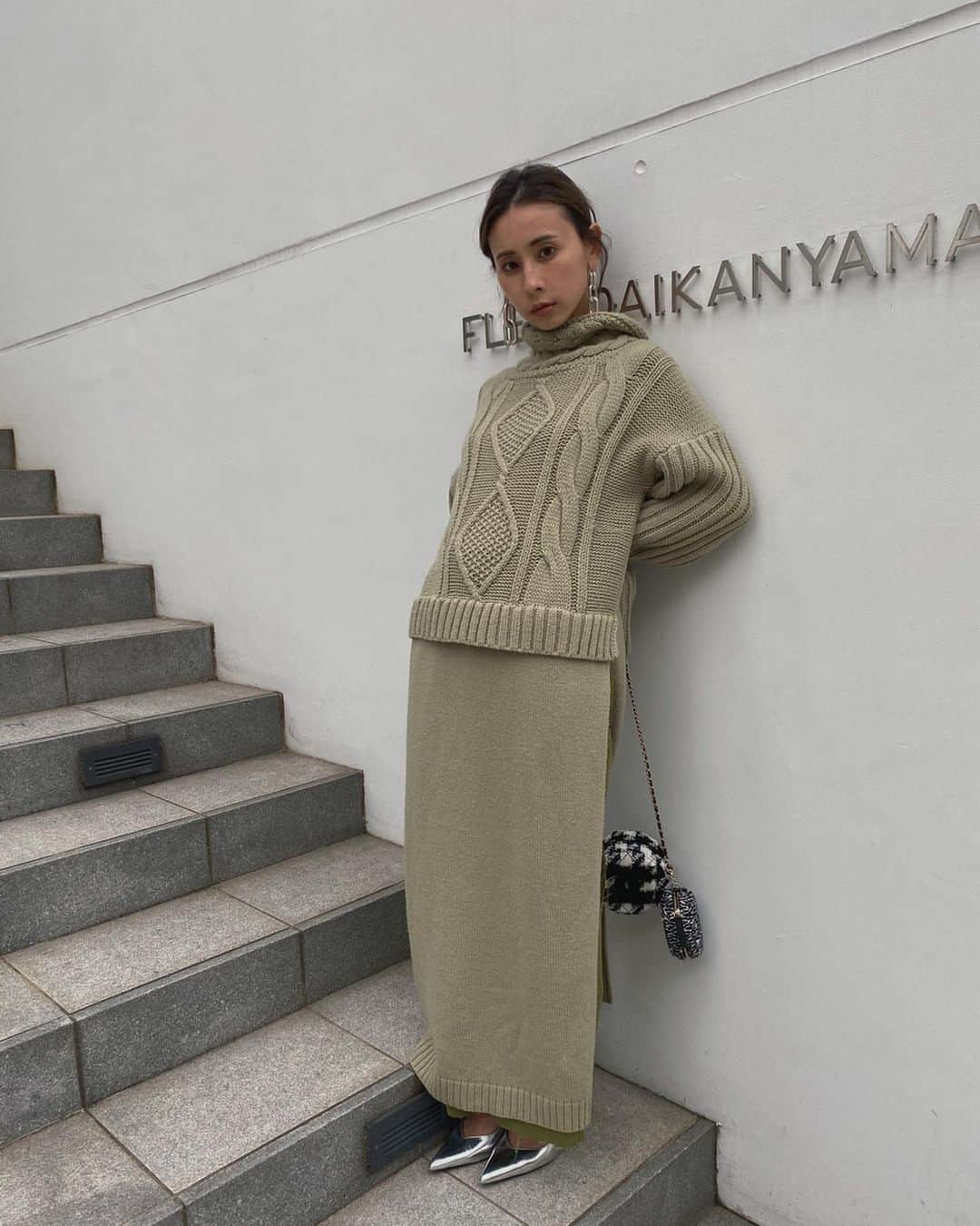 黒石奈央子さんのインスタグラム写真 - (黒石奈央子Instagram)「あめりふく。 . . LONG SLIT CABLE KNIT top ¥17500.+tax 11/1 . スリットニットのピスタチオ✌️ 綺麗目カラーはどんな方でも着こなしていただけます！ . @ameri_shinjuku @amerivintage @ameri_daikanyama @ameri.shinsaibashi #ameri#amerivintage #fashion #vintagefashion #coordinate#ootd#outfit#osanposnap #705_outfit #大人ファッション #大人コーディネート #大人スタイル #modestyle #modefashion#modecasual」10月30日 17時22分 - blackstone705