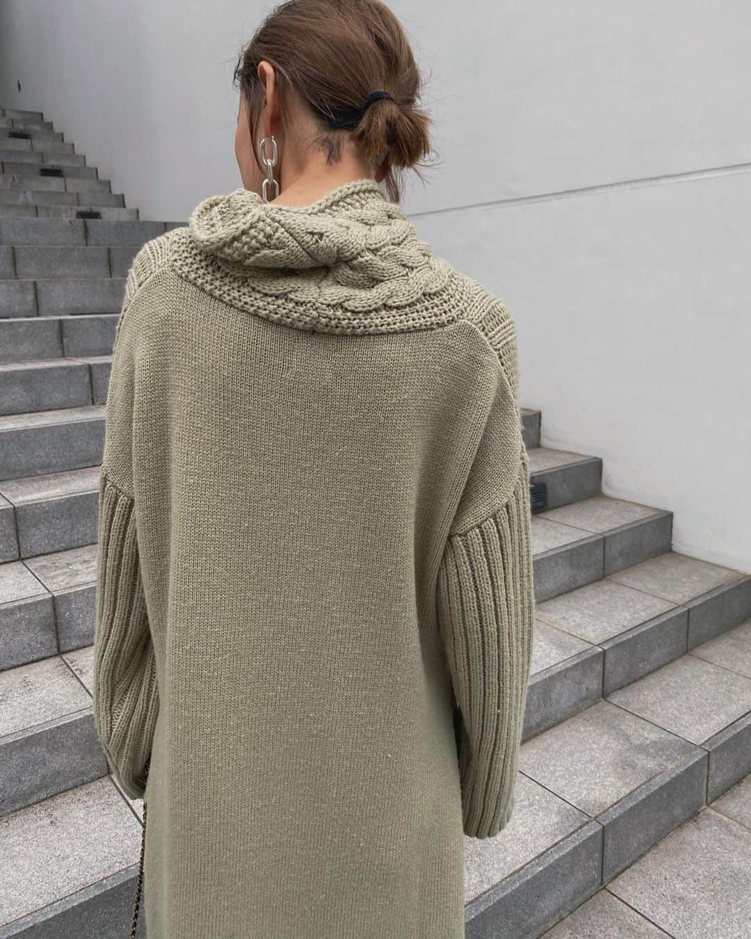 黒石奈央子さんのインスタグラム写真 - (黒石奈央子Instagram)「あめりふく。 . . LONG SLIT CABLE KNIT top ¥17500.+tax 11/1 . スリットニットのピスタチオ✌️ 綺麗目カラーはどんな方でも着こなしていただけます！ . @ameri_shinjuku @amerivintage @ameri_daikanyama @ameri.shinsaibashi #ameri#amerivintage #fashion #vintagefashion #coordinate#ootd#outfit#osanposnap #705_outfit #大人ファッション #大人コーディネート #大人スタイル #modestyle #modefashion#modecasual」10月30日 17時22分 - blackstone705