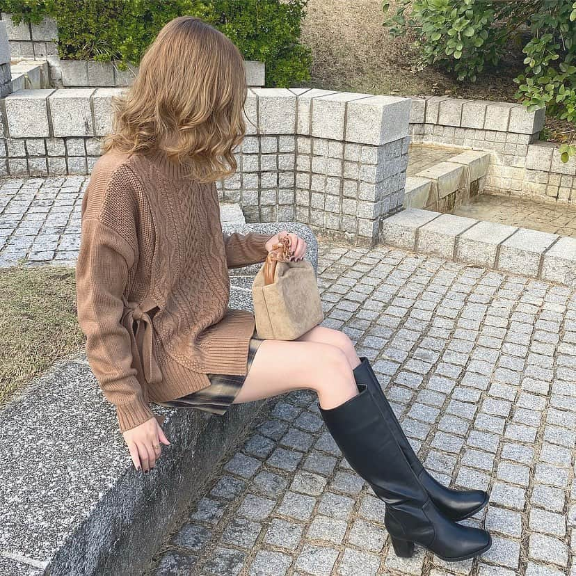 Maiさんのインスタグラム写真 - (MaiInstagram)「・ 今日のコーデの全身バージョン📷 ・ ootdの詳細ブログに書いてます📝 #ootd #knit #fifth #moussy #ブーツ」10月30日 17時24分 - maimaimai1016