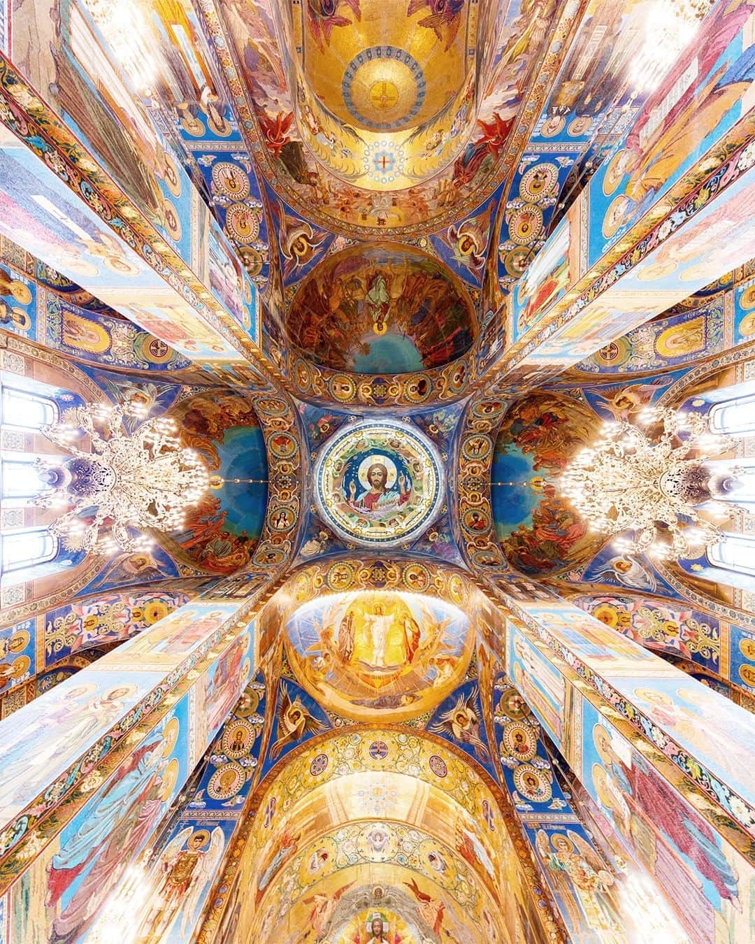 JALさんのインスタグラム写真 - (JALInstagram)「. The ceilings of St. Isaac's Cathedral in St. Petersburg are adorned with gorgeous mosaics ✨ Don't forget to look up when you're inside! #UncommonOctober . 内装まで彩られた豪華モザイク装飾が圧巻 👀  中に入ったら天井を見上げるのも忘れずに✨ . . photo by @loic.lagarde Post your memories with #FlyJAL  #JapanAirlines #russia #saintpetersburg #churchofthesavioronblood」10月30日 17時30分 - japanairlines_jal