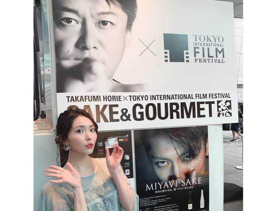 児玉アメリア彩さんのインスタグラム写真 - (児玉アメリア彩Instagram)「『ホリエモン×東京国際映画祭 SAKE&GOURMET祭』‬﻿ ﻿ MCを務めさせていただいた﻿ 堀江貴文さん×MIYAVIさん×大信州田中隆一さん×増田徳兵衛商店 増田徳兵衛さん﻿ のスペシャルトークショー﻿ ﻿ ‪前日がMIYAVI SAKEのローンチということで、﻿ この日が初のお披露目‬となりました🙌﻿ さらに、この10月29日は堀江さんのお誕生日ということで、意味合いの深い一日に。﻿ ﻿ ﻿ ﻿ 私も今年 稲刈りに同行させていただいた、﻿ 堀江さんプロデュース酒、﻿ 長野県大信州酒造さんとのオリジナル純米大吟醸「想定内」「想定外」「想定内 梅酒」﻿ ﻿ そして﻿ MIYAVIさんプロデュースの、﻿ 京都府伏見の増田徳兵衛商店「月の桂」とタッグを組んだ新しい⽇本酒ブランド「MIYAVI SAKE」 ﻿ ﻿ ﻿ これらの魅力的な日本酒を囲み、﻿ 世界を見据えた日本酒の未来についてお話しいただきました。﻿ お足元の悪い中ご来場いただいた皆様ありがとうございました！﻿ ﻿ ﻿ ﻿ こちらの日本酒イベントは11月5日まで開催中！﻿ チケットがなくてもokなので、当日ふらっと立ち寄ってもお楽しみいただます💕﻿ ぜひ。﻿ ﻿ ﻿ ﻿ ﻿ ﻿ ﻿ #sake #MIYAVI #miyavisake #月の桂 #大信州 #六本木ヒルズ #portrait #instalike #misssake #諏訪の国公式アンバサダー #児玉アメリア彩 #ミス日本酒 #日本酒 #日本酒女子 #長野女子 #長野酒﻿ #日本酒インスタグラマー #ポン酒タグラム #日本酒フォト #sakekampai #sakebottle #飲酒タグラム #酒スタグラム #日本酒で乾杯 #sakelover﻿ #sakegirl #sakestagram #japanesesake #selfie」10月30日 17時30分 - aya_amelia_kodama