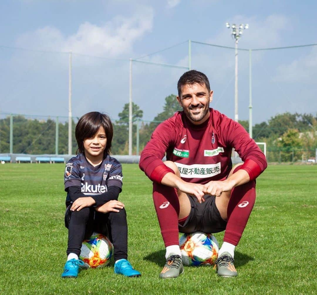 ダビド・ビジャさんのインスタグラム写真 - (ダビド・ビジャInstagram)「🧒🏻❤️⚽️🧔🏻 #luca #familygoals #futbol」10月30日 17時33分 - davidvilla