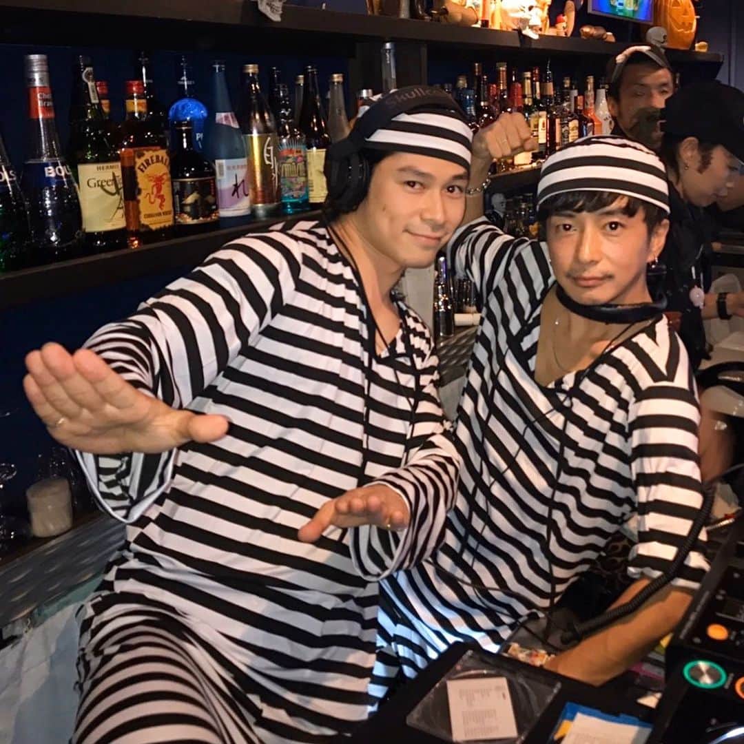 GO AKIMOTOさんのインスタグラム写真 - (GO AKIMOTOInstagram)「🎃AiiRO Halloween🎃 遊びに来てくれた友達みんなありがとうございました🙏🏻 そして囚人服仮装が好きらしい自分😂 2019年→2011年→2006年」10月30日 17時36分 - go_akimoto