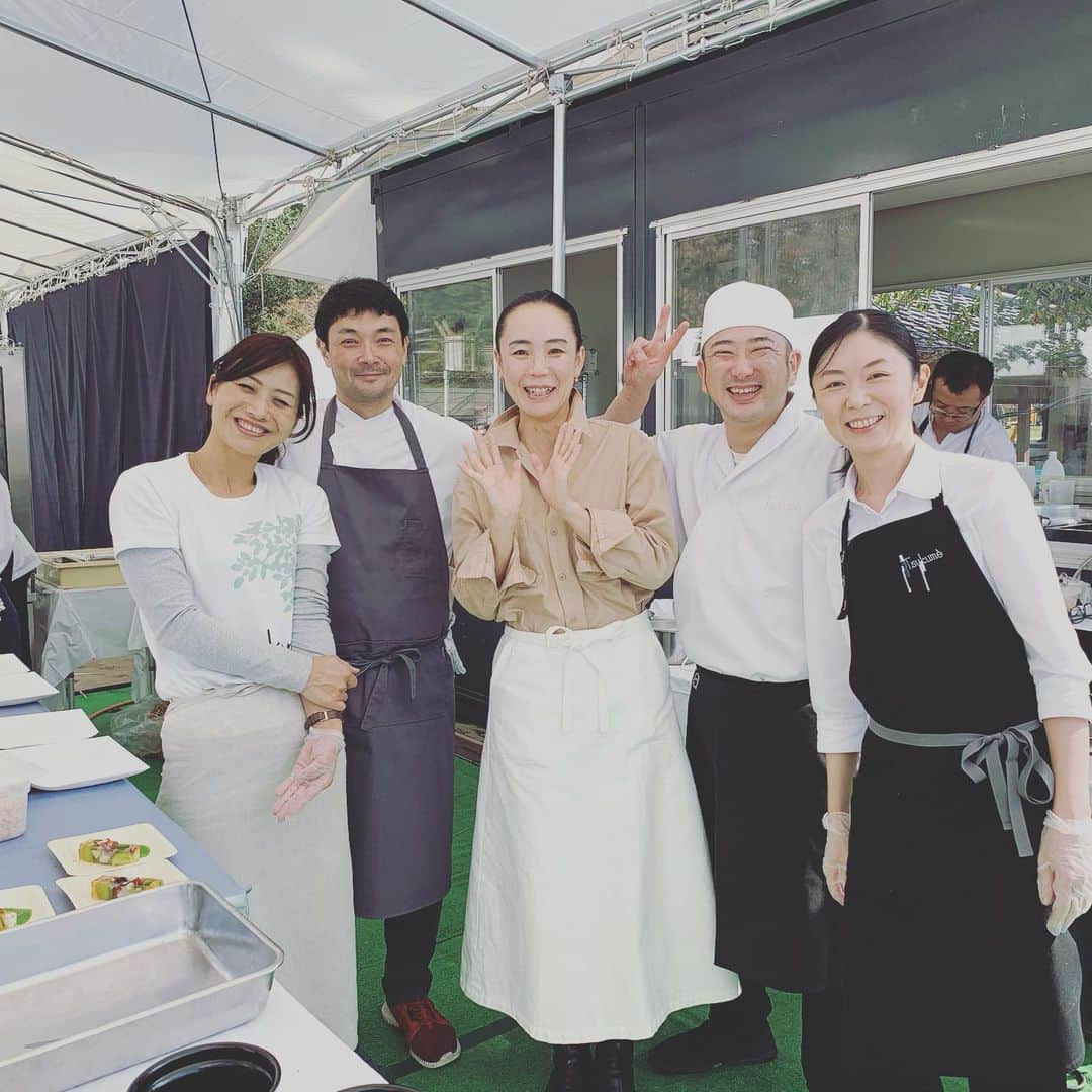 河瀬直美さんのインスタグラム写真 - (河瀬直美Instagram)「C’festa奈良開催中🐈  奈良公園で美味しいもん食べられます。気持ちいい秋の奈良。 いつも行くお店のシェフ達が、ここにも、あそこにも…  楽し✨  C'festa is holding is being held at Nara Park.  It's beautiful Autumn day in Nara.  My favorite restaurant's chiefs is here.  It's fun!  #c'festa #アコルドゥ #白 #piano」10月30日 17時45分 - naomi.kawase