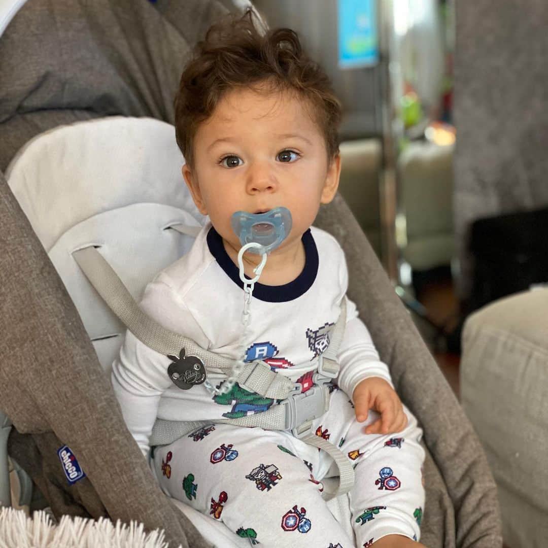 アレハンドロ・ゴメスさんのインスタグラム写真 - (アレハンドロ・ゴメスInstagram)「Hoy cumple años milo el más chiquito de la familia ❤️ #1año tanti auguri 🥳🎈🎊」10月30日 17時47分 - papugomez_official