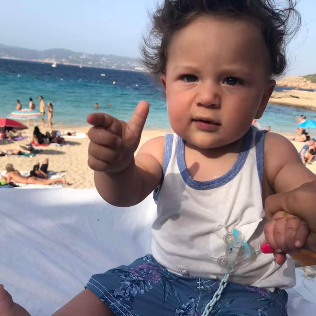 アレハンドロ・ゴメスさんのインスタグラム写真 - (アレハンドロ・ゴメスInstagram)「Hoy cumple años milo el más chiquito de la familia ❤️ #1año tanti auguri 🥳🎈🎊」10月30日 17時47分 - papugomez_official