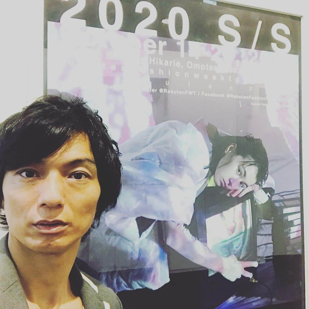 吉田ヒトシさんのインスタグラム写真 - (吉田ヒトシInstagram)「楽天が初の冠スポンサーを務める2020年春夏シーズンの「楽天 ファッション ウィーク東京（Rakuten Fashion Week TOKYO以下、RFWT）」10月19日が無事閉幕しました。 約40ブランドがランウエイショーやイベントを行い最新コレクションがありました。  僕は、グローバルクリエイティブコレクション として4つのデザイナーのショーを観覧させていただきました。  ファッション業界の方々やモデルさんたちと色々お話することが出来ました。 モデルのtakaeさんご招待ありがとうございました。  Global #Fashion Collective﻿ ﻿ at  Fashion Week #TOKYO﻿ @fashiinweek ﻿ ﻿ ◆GAIROJU (ガイロジュ )﻿ @gairoju2020﻿ ﻿ ◆Johnathan Hayden(ジョナサン ヘイデン)﻿ @johnathan.hayden﻿ ﻿ ◆Ryan Li(ライアン リー)﻿ @atelieryanli﻿ ﻿ ◆Rebeca Rebeca(レベッカ ホイエン)﻿ @rebecarebecas﻿ ﻿ ﻿ #吉田ヒトシ #FashionWeekTokyo﻿ #RakutenFashionWeekTokyo﻿ #GlobalFashionCollective#GFC﻿ #VancouverFashionWeek#VFW project﻿﻿ #東京ファッションウィーク﻿ #楽天ファッションウィーク東京﻿ #グローバルクリエイティブコレクション  #バンクーバーファッションウィークプロジェクト﻿」10月30日 18時01分 - yoshida__hitoshi