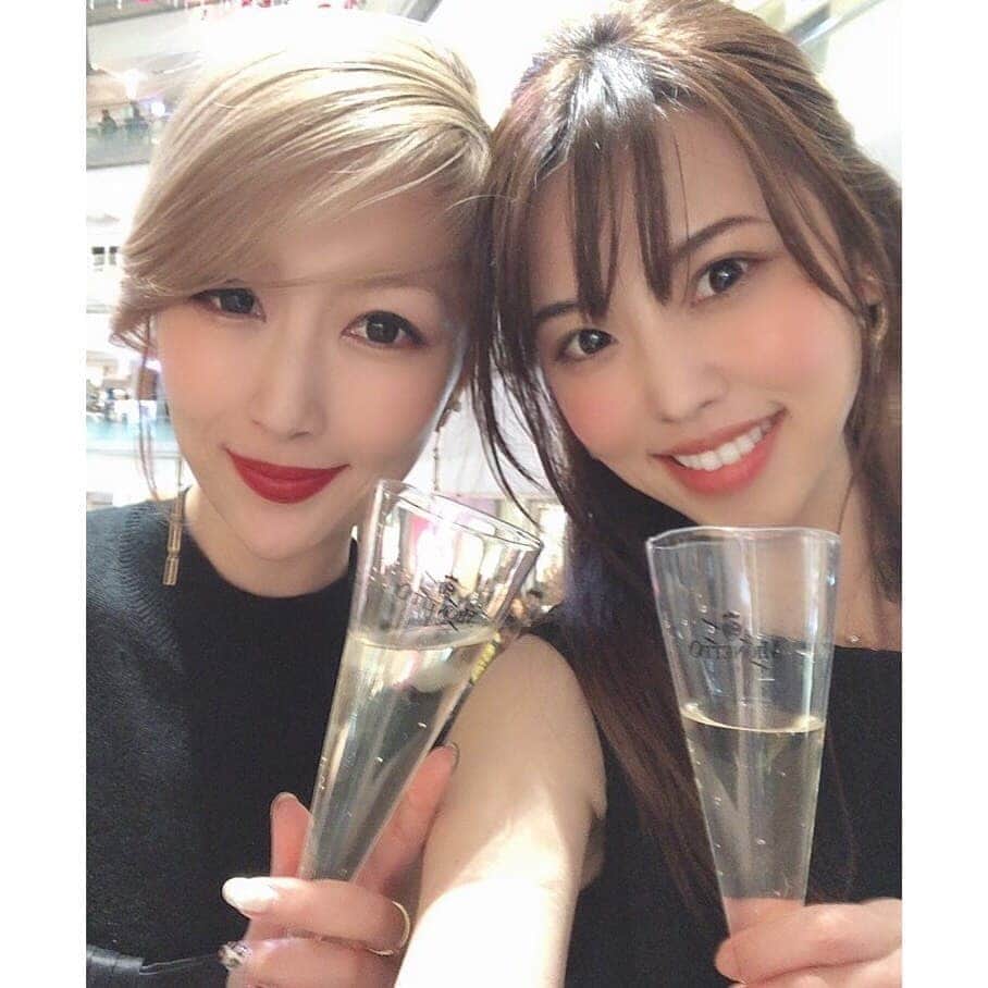 垰智子さんのインスタグラム写真 - (垰智子Instagram)「先日、サントリー様よりご招待頂き、OMOTESANDO HILLS SPECIAL PARTY に行って来ました🍸 . 今回、#表参道ヒルズ のPartyで提供されてた『ミオネット（ @mionetto_prosecco ）』は、 イタリア産のプロセッコで、グレーラ種を100％使用したスパークリングワイン✨ . フレッシュ・フルーティで軽やかだからお食事との相性も抜群なの.。o○ . #mionetto #ミオネット #sparklingwine #スパークリングワイン #prosecco #プロセッコ #alcohol #party #omotesando #omotesandohills」10月30日 17時57分 - taotao_tomo