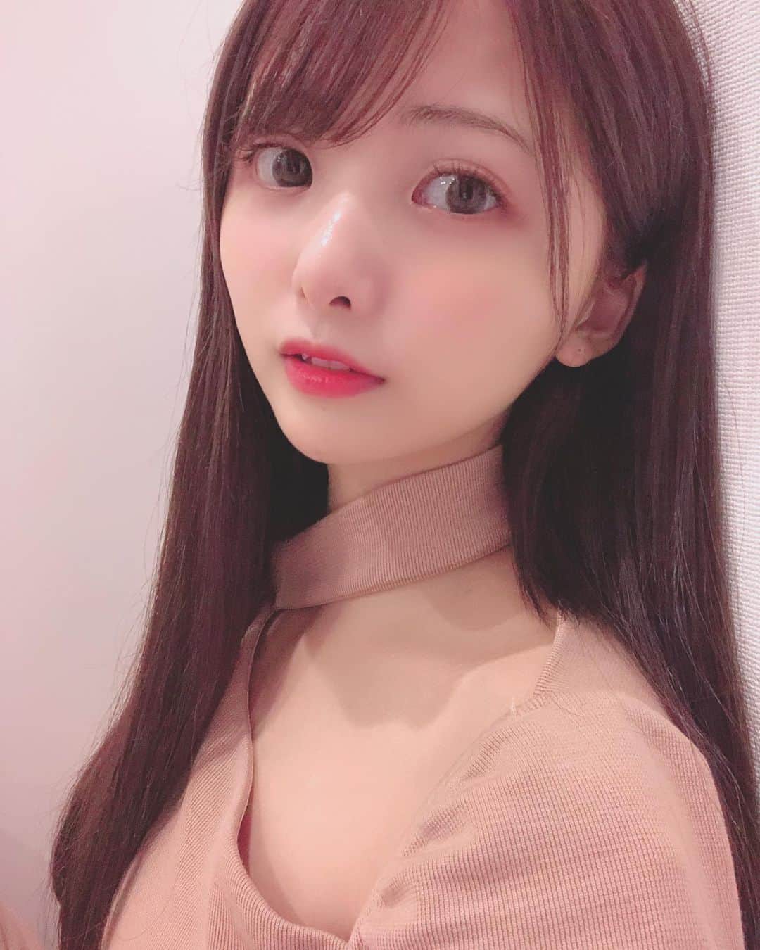 岡田栞奈のインスタグラム：「もうすぐフリマだね〜😻❤️ 11月2日女の子いっぱい来てくれると嬉しいな(ᐥᐜᐥ)♡ᐝ 目標は来てくれた女の子全員が 笑顔満点で帰ってくれること❤️ いっぱい喋りかけてね〜🥰 もちろんお茶会に来てくれる男性の 皆さまも楽しみましょー❤️ #おかぱん #フリマ #イベント #もうすぐ #11月2日 #新宿だよ #関係ないけど今日の写真」