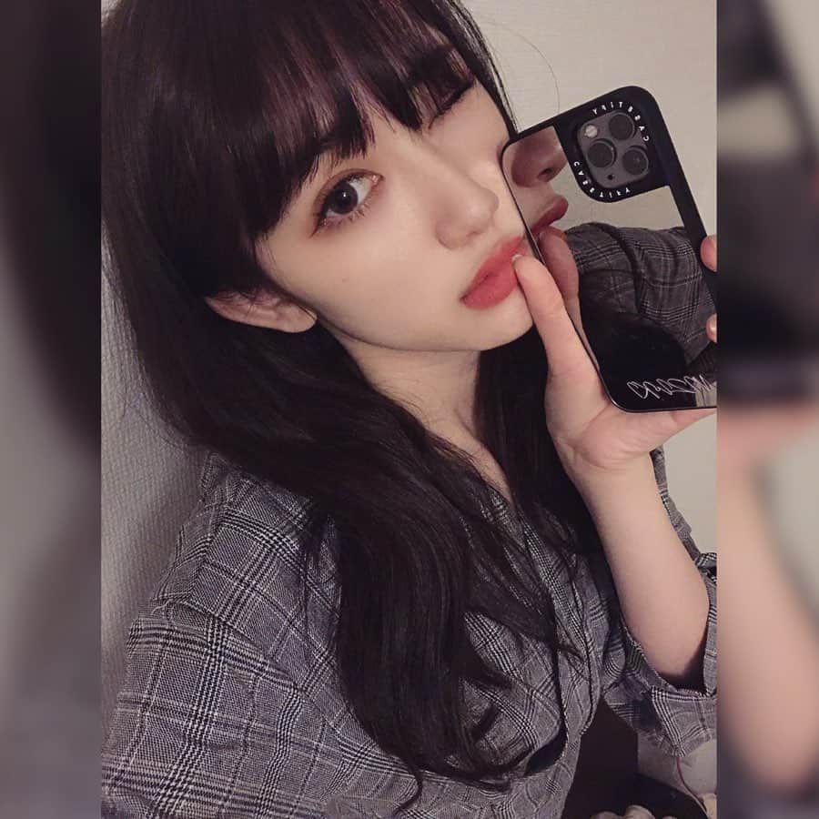 黒田瑞貴のインスタグラム：「iPhoneケース変えました💓 鏡になってて便利でMIZUKIっていれてもらったよ👧🏻 かわいい❤️ @casetify  @casetify_jp  のやつ！ #fashion #instalike #instagood  #CASETiFY #CASETiFYミラーケース #StateYourCase」