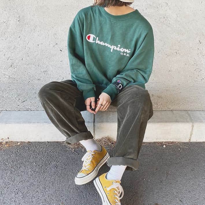 古着女子さんのインスタグラム写真 古着女子instagram カジュアルコーデ チャンピオンのカジュアルコーデ チャンピオンのスウェットに合わせたコーデュロイのパンツを合わせたコーデがとっても可愛い コーデュロイはこの秋冬欠かせないアイテム