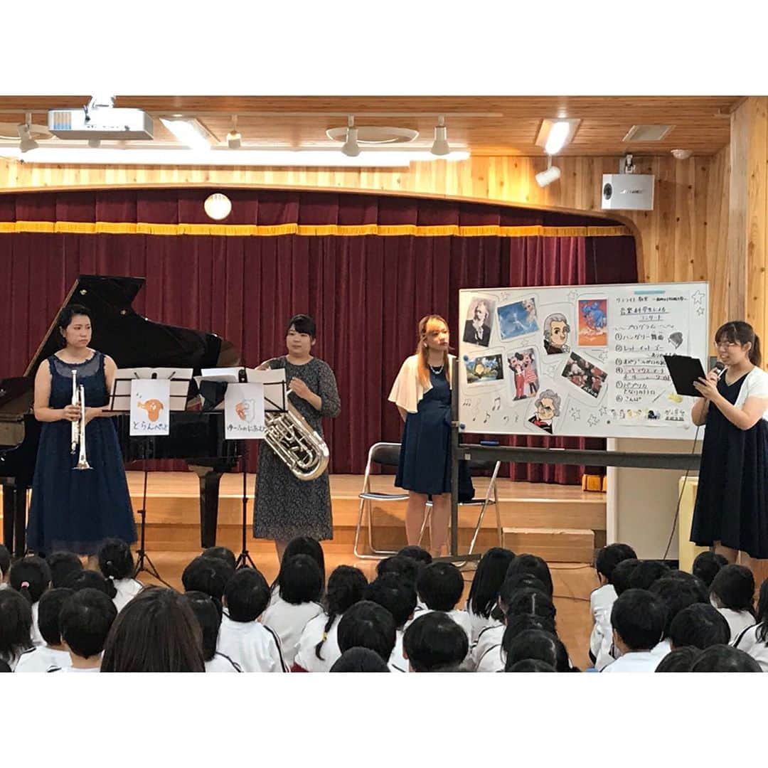 福岡女子短期大学さんのインスタグラム写真 - (福岡女子短期大学Instagram)「本日、福岡女子短期大学附属野方幼稚園 において、専攻科音楽専攻の学生 による「音楽コンサート」を開催しました。フルート、ユーフォニアム、クラリネット、トランペット🎺 、ピアノの演奏に園児たちは、目をキラキラ✨と輝かせながら聴き入っていました💖 . #福岡女子短期大学 #福女短 #音楽科 #福岡女子短期大学音楽科 #コンサート #フルート演奏 #九州国立博物館 #音楽好きな人と繋がりたい #ピアノ #ピアニスト #カフェコンサート #ピアノ演奏 #ピアノ好きな人と繋がりたい #クラシック音楽 #クラシック #フルート #声楽 #音大生 #音楽学部 #音大 #ドレス #進路 #吹奏楽 #吹部  #吹部女子 #女子力 #女子力アップ #九州国立博物館 #ベストショット #吹奏楽部さんと繋がりたい . ========[ 資料請求 ]======== ． 福岡女子短期大学の大学案内を無料送付中です。本学ホームページからお気軽に申し込みください。 . =======================」10月30日 18時06分 - fukuoka_wjc