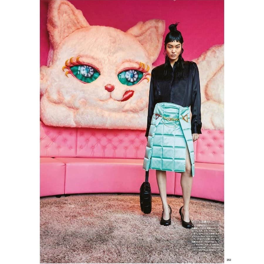小椚ちはるのインスタグラム：「Vogue Japan December issue  Photographed by #juergenteller Styled by @sissyvian  Hair by #taku @___cutters___  Make up by @ayaminishimura」
