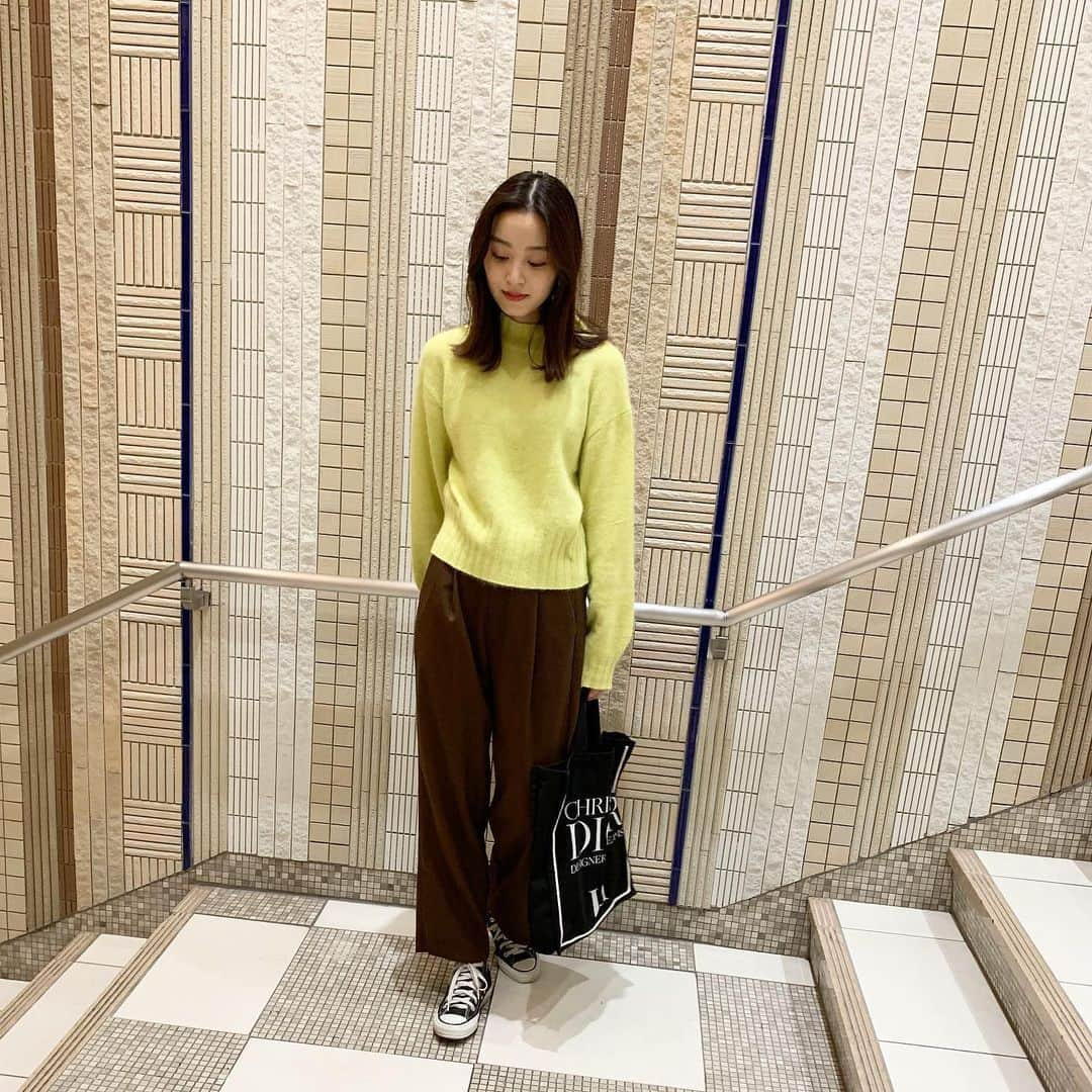 小山内花凜さんのインスタグラム写真 - (小山内花凜Instagram)「カラーニット、かわいい☺︎☺︎﻿ ﻿ tops / #frayid ﻿ pants / #lowrysfarm ﻿ shoes / #converse ﻿ ﻿ ﻿」10月30日 18時10分 - karin_osanai