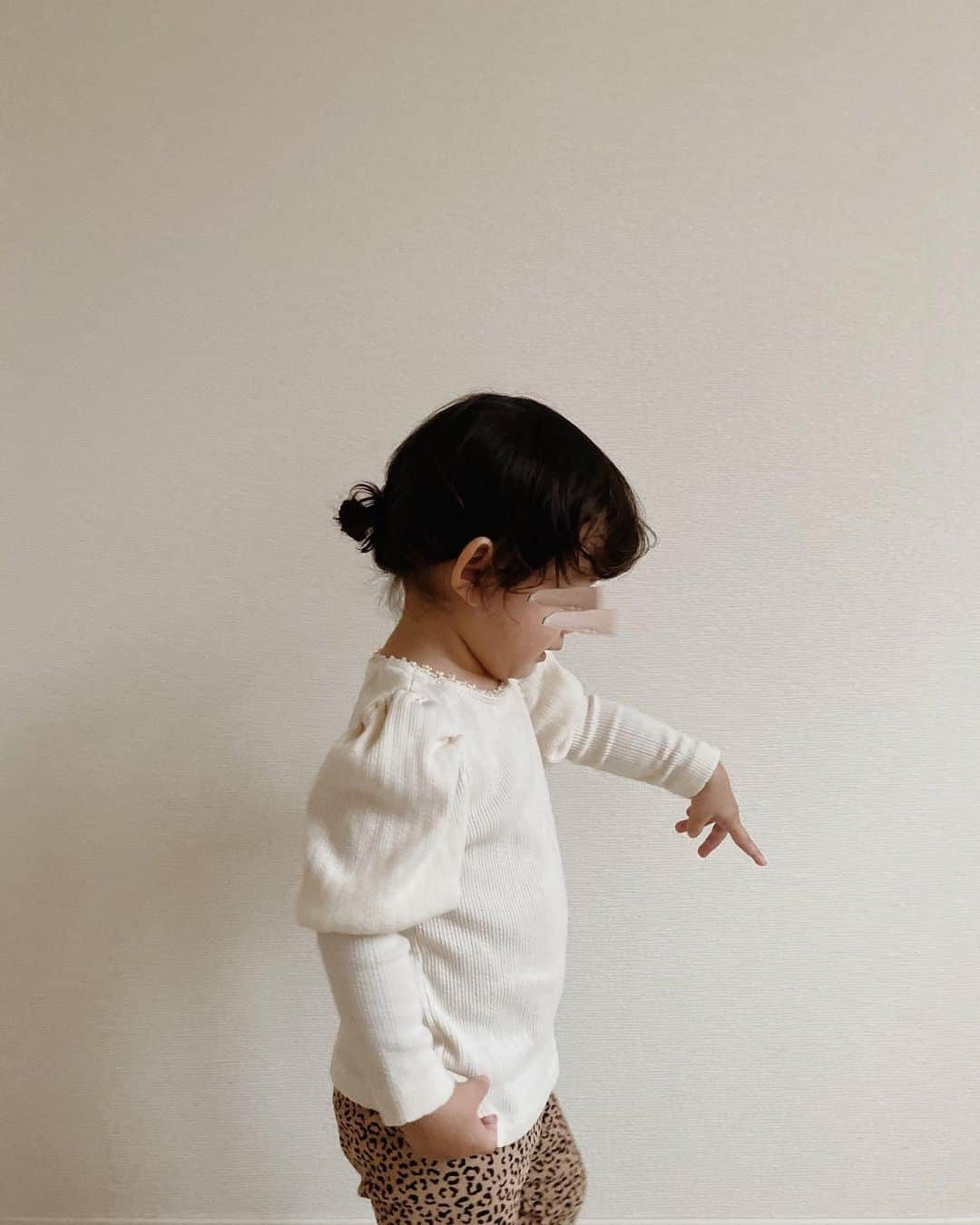 菅谷梨沙子さんのインスタグラム写真 - (菅谷梨沙子Instagram)「tops @il_select  pants @pippi_lotta_shop  どちらも大好きな子ども服🐅 デザインも可愛くて着まわしもしやすいので、たくさん愛用しています‼︎ とくにこのtops、パフスリーブになっていてとっても可愛くてお気に入り。  #kidsfashion」10月30日 18時29分 - risako_sugaya