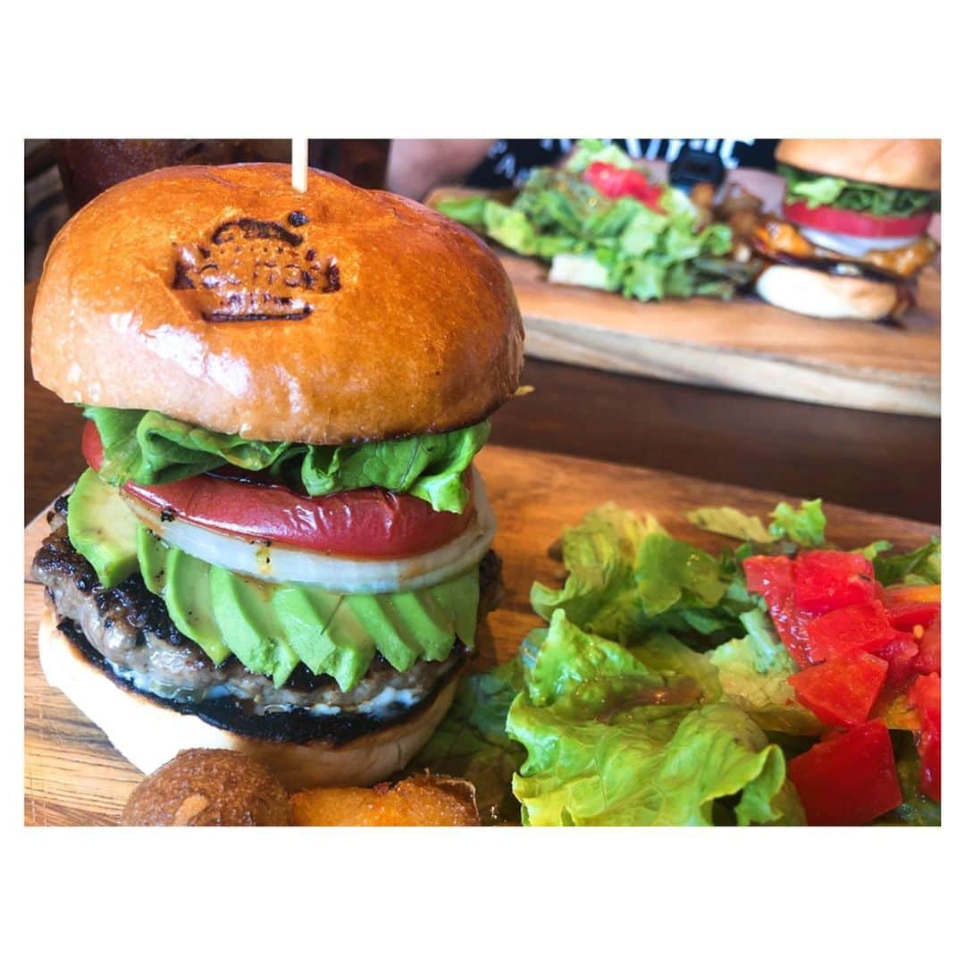 山田優依さんのインスタグラム写真 - (山田優依Instagram)「Rooftops Burger 🍔 . たまには遠征ハンバーガー . しっかり食べたけど整体の撮影行って ハイフもしたからきっとプラマイゼロ❤️ . #Kanagawa #Kamakura #hamburger #rooftops #lunch」10月30日 18時34分 - yui_gourmetwalker