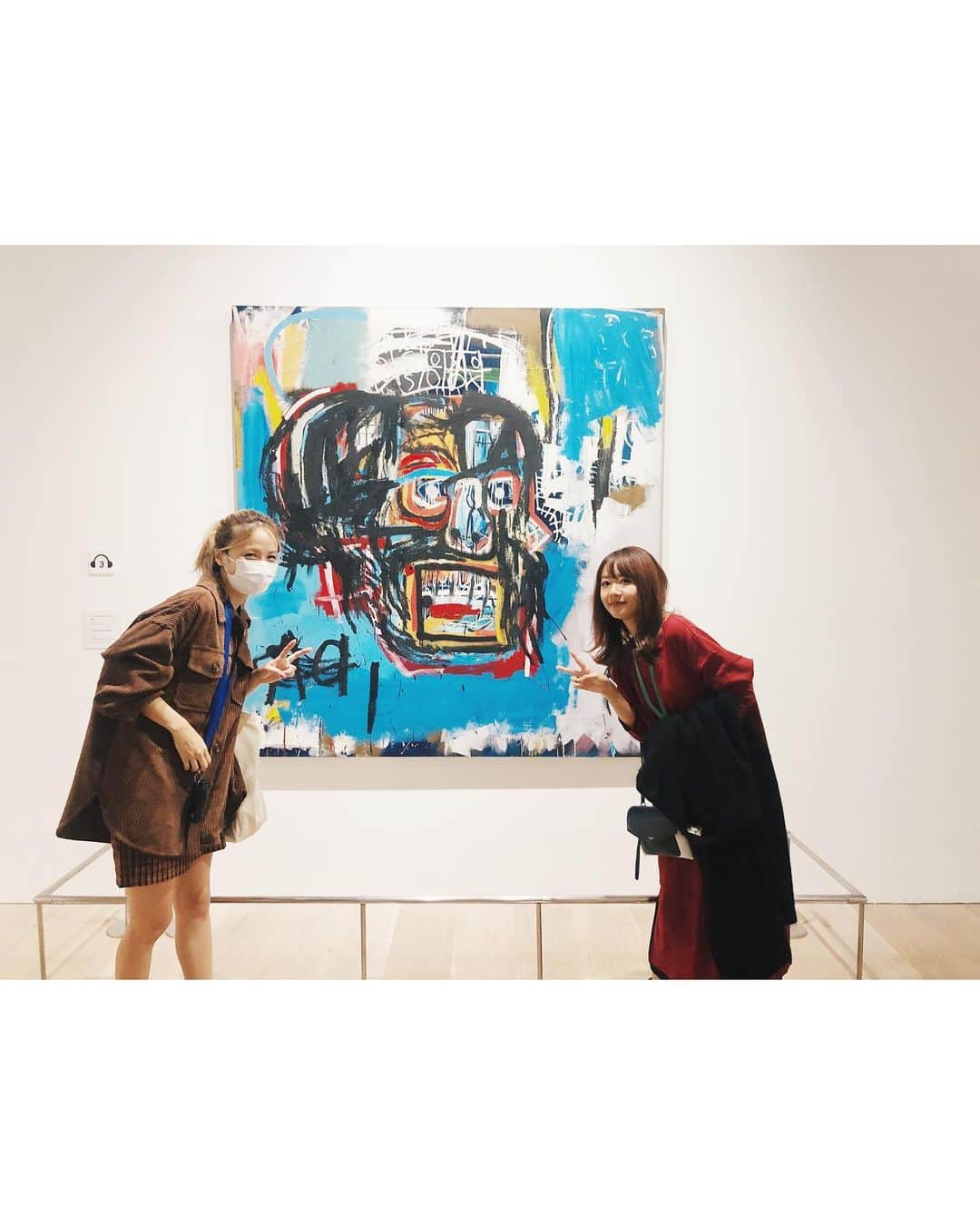 Ami さんのインスタグラム写真 - (Ami Instagram)「バスキア展へ行ってきました👑 アートはもちろん、バスキアに特別詳しいわけじゃない私でも、音声ガイドのおかげで、より楽しむ事ができました‼︎‼︎ 圧倒されて感動した🥺 世界各国から集められたバスキアの作品が、これでもかというほど展示されています‼︎ こんな機会なかなかないので、皆さんもぜひ✨✨✨ #バスキア展 #六本木  #森アーツセンターギャラリー  #撮影OKの作品もいくつかありました」10月30日 18時37分 - ami_dream05