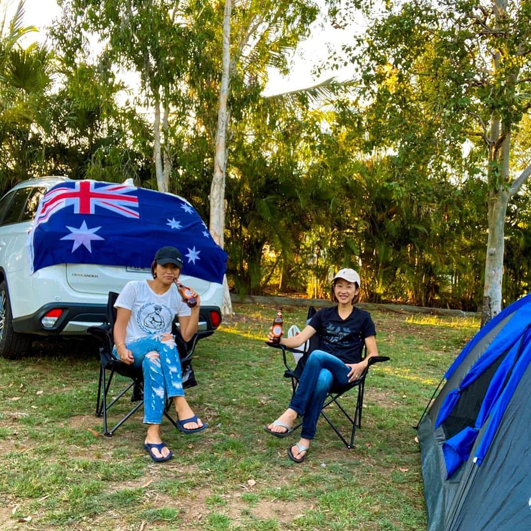 彩海のインスタグラム：「. . #roadtripaustralia2019 . . 🚗🌏🌞🐨🦘 1日目400km 2日目720km 3日目560km 4日目440km . クィーンズランド:ケアンズ空港を出発して トータル2120km移動し ニューサウスウェールズ:グラフトンにいます。 . . 流行りのお洒落なキャンプではなく、 ガチすぎるキャンプ生活だし 食べるもの本当ないけどw 毎日楽しい。 イライラすることなんて１つもない。 . . . . オーストラリアはやはり わたしにとって特別だし たまにはこーやって帰ってきたいところ🇦🇺 . . ハイライトにまとめてます🦘 . . #オーストラリア#オーストラリア旅行 #オーストラリアワーホリ #ヌーサ#australiagram_nsw #australiatrip #noosa #campsite#caravanpark#yolo」