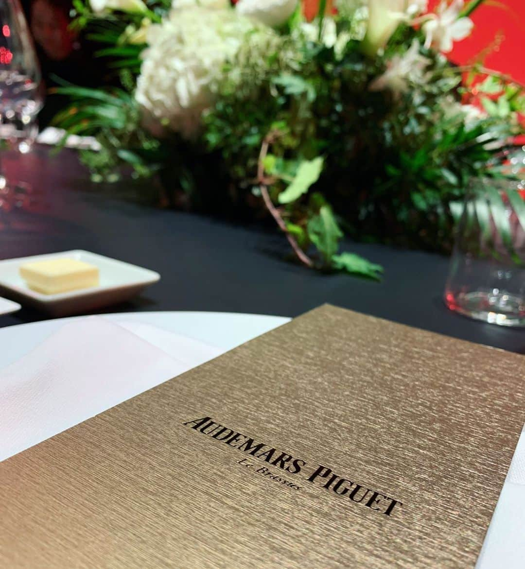 濱野りれさんのインスタグラム写真 - (濱野りれInstagram)「⌚️-— Thank you for inviting me to the private dinner party- @audemarspiguet . #Beyondwatchmaking  It was great time to communicate with them and Touching the history of Audemars Piguet called the world's best three luxury clock, I felt that I should become more special woman now! We look forward to your invitation next year💋💋 ALL Cuisines are from #Florilege . -— 今ミッドタウンでやってるイベント #時計以上の何か のディナーパーティーにご招待していただきました🥰世界三大時計と呼ばれるオーデマピゲの歴史に触れられて皆さんとコミュニケーションとれて素晴らしい時間だった🥺💗最高峰のものに触れてもっと素敵な女性ににならないとって思いました💎✨ また来年も楽しみにしています💝 -— #audemarspiguet#ap#apwatch#luxurywatch#tokyomidtown#privatedinner#privateparty#luxuryparty#luxuryevent#dressup#dressuptime#tokyolife#tokyolifestyle#roppongimidtown#frenchrestaurant#Michelin#michelinstar  #時計以上の何か#オーデマピゲ#世界三大時計#六本木ミッドタウン#ミッドタウン六本木#フロリレージュ#フレンチレストラン#ミシュラン」10月30日 18時49分 - riregram