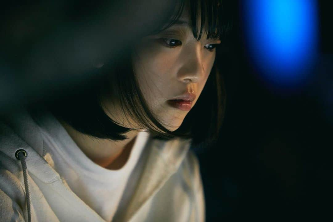 山戸結希のインスタグラム：「第29回TAMA映画祭さんにて、 〔山戸結希特集上映〕をご開催くださり、 11月30日、 映画がスクリーンに放たれたのち、 大切な志磨遼平さんとお話いたします。  ー  暗闇の中の光 ー山戸結希監督特集― presented by #TAMA映画祭  11月30日（土） 15:30－17:21 #溺れるナイフ 2016年  17:30－19:29 #ホットギミックガールミーツボーイ 2019年  19:35－20:15 ゲスト：#志磨遼平 氏（#ドレスコーズ）  ticket https://www.tamaeiga.org/2019/ticket/  映画と、 映画になるためにこの世界で光り鳴る瞬間の明滅に、 目覚め続けるための土曜日になりますように。」