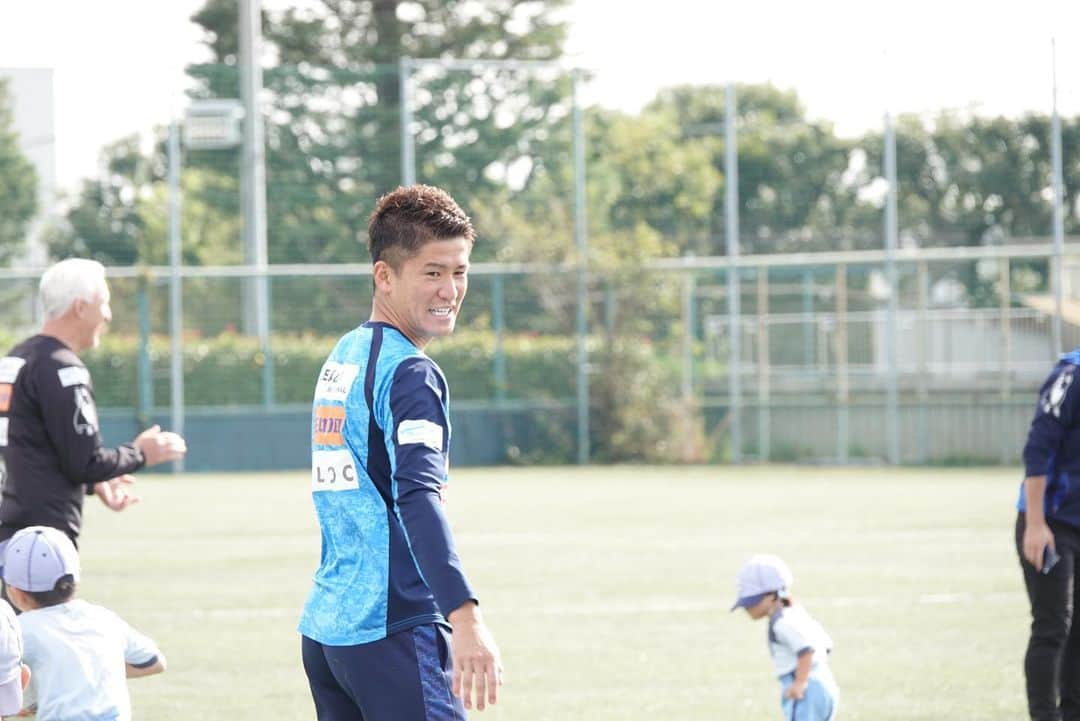 横浜FCさんのインスタグラム写真 - (横浜FCInstagram)「- 横浜FC選手がバディスポーツ幼児園の子供達と朝体操を行いました！ - #yokohamafc #横浜FC #HAMABLUE #HAMAPRIDE #三ツ沢を青にそめよう #jleague」10月30日 18時50分 - yokohamafc_official