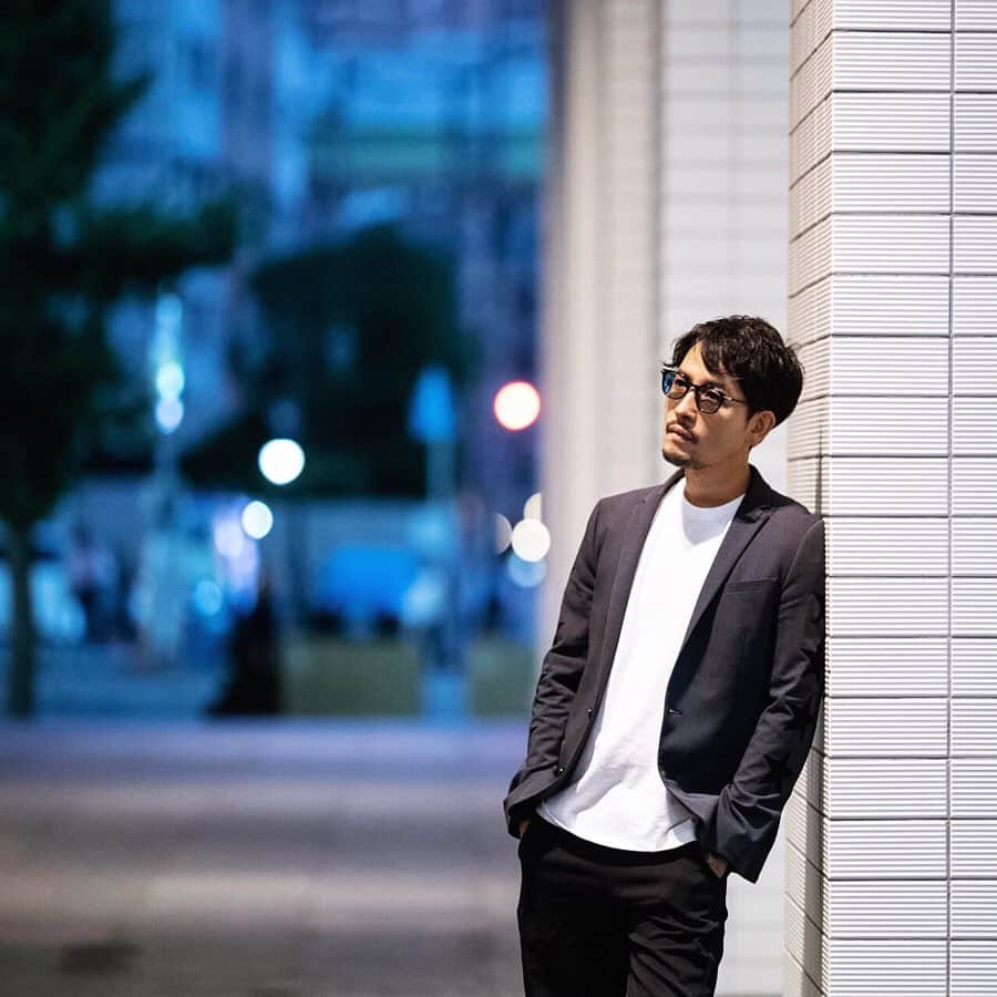 小柳津林太郎のインスタグラム：「先日の #デートなうに使っていいよ が好評だったので、今回は #待ち合わせなうに使っていいよ 的なショット📸  人生初の神戸にて撮影。 あまり滞在する時間はなかったのですが、今度来るときはじっくり散策してみたいです。  みなさんのオススメスポットぜひ教えてください☺️ Photo taken by @maihirai365  #バチェラー #バチェラー2 #bachelorjapan #バチェラージャパン #小柳津林太郎 #ghost  #アマゾンプライム #thebachel #恋する神戸 #rinstagram  #神戸 #ポートレート #一眼レフ #撮影 #カメラ #🌹」