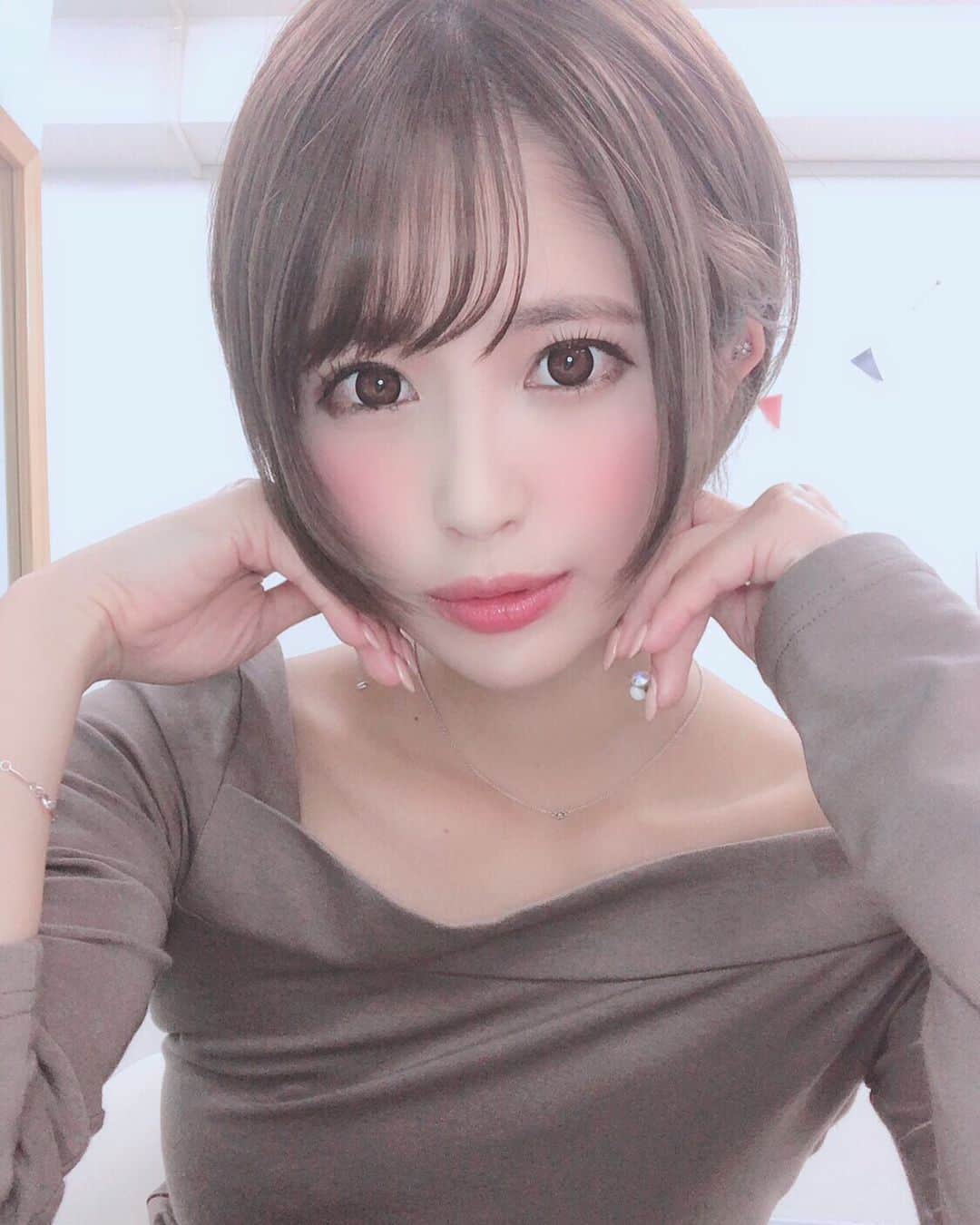 のインスタグラム：「最終戦に向けて髪とまつげを 綺麗にしました（＾ω＾） . . . . . . . . . . . . . . . #ショートカット#ショートカット女子#ootd#秋コーデ＃サロモ#サロンモデル #smile#followme#instagood#フォロー募集#フォロー歓迎#フォロワー募集中#l4l#粉我#팔로우환영#팔로미#친구해요#오오티디#셀카그램」