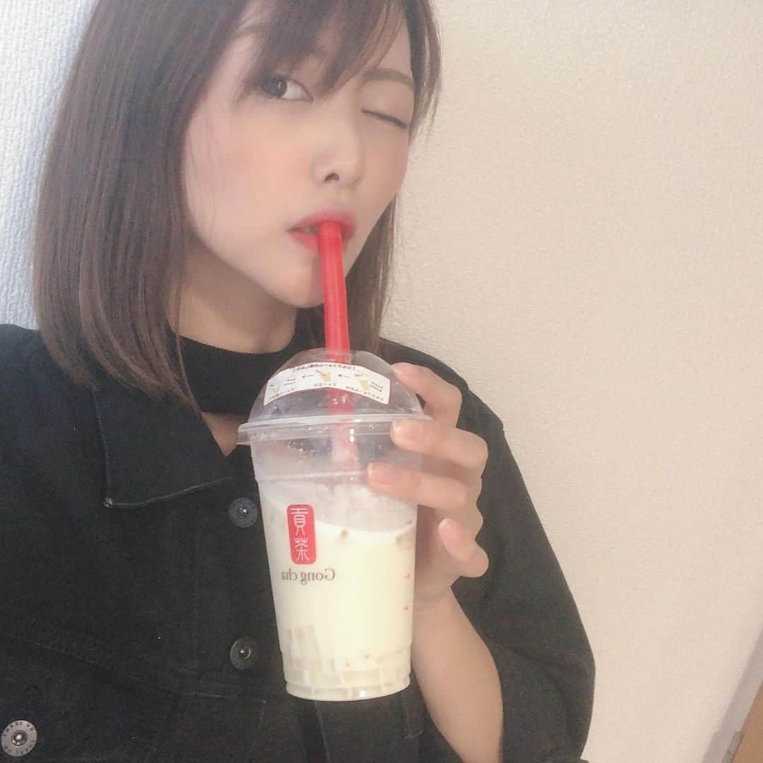比良祐里のインスタグラム：「今更ながらゴンチャにハマる🙈 タピオカは特別好きじゃないからナタデココトッピングが安定😛💓 . 何もトッピングしなくてもそもそもお茶が美味しいから推せる🥺 . #ゴンチャ」