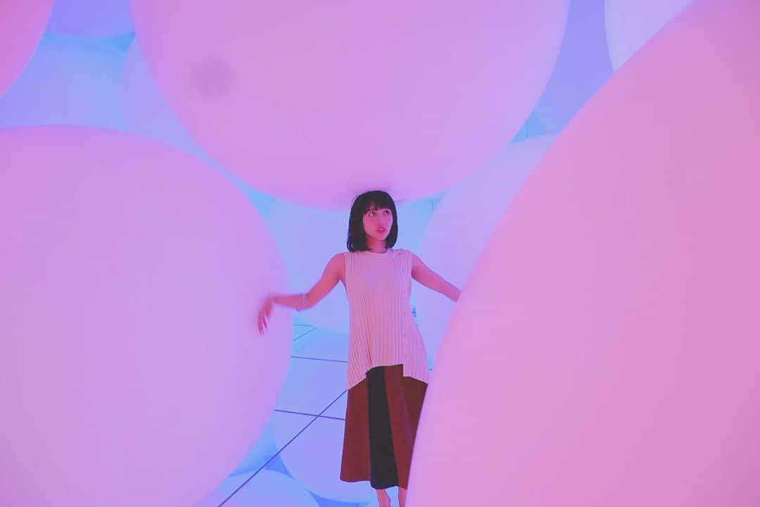 宮瀬彩加さんのインスタグラム写真 - (宮瀬彩加Instagram)「先日 @teamlab.planets 行ってきました。 どのブースも1番が選べないくらいほんとに幻想的で 綺麗すぎて素敵な夢みたいな時間だったな、、😭✨ 何度も何度も感動しました。 . . #チームラボプラネッツ #チームラボ豊洲 #pr #コラボベース」10月30日 19時30分 - ayaka_miyase