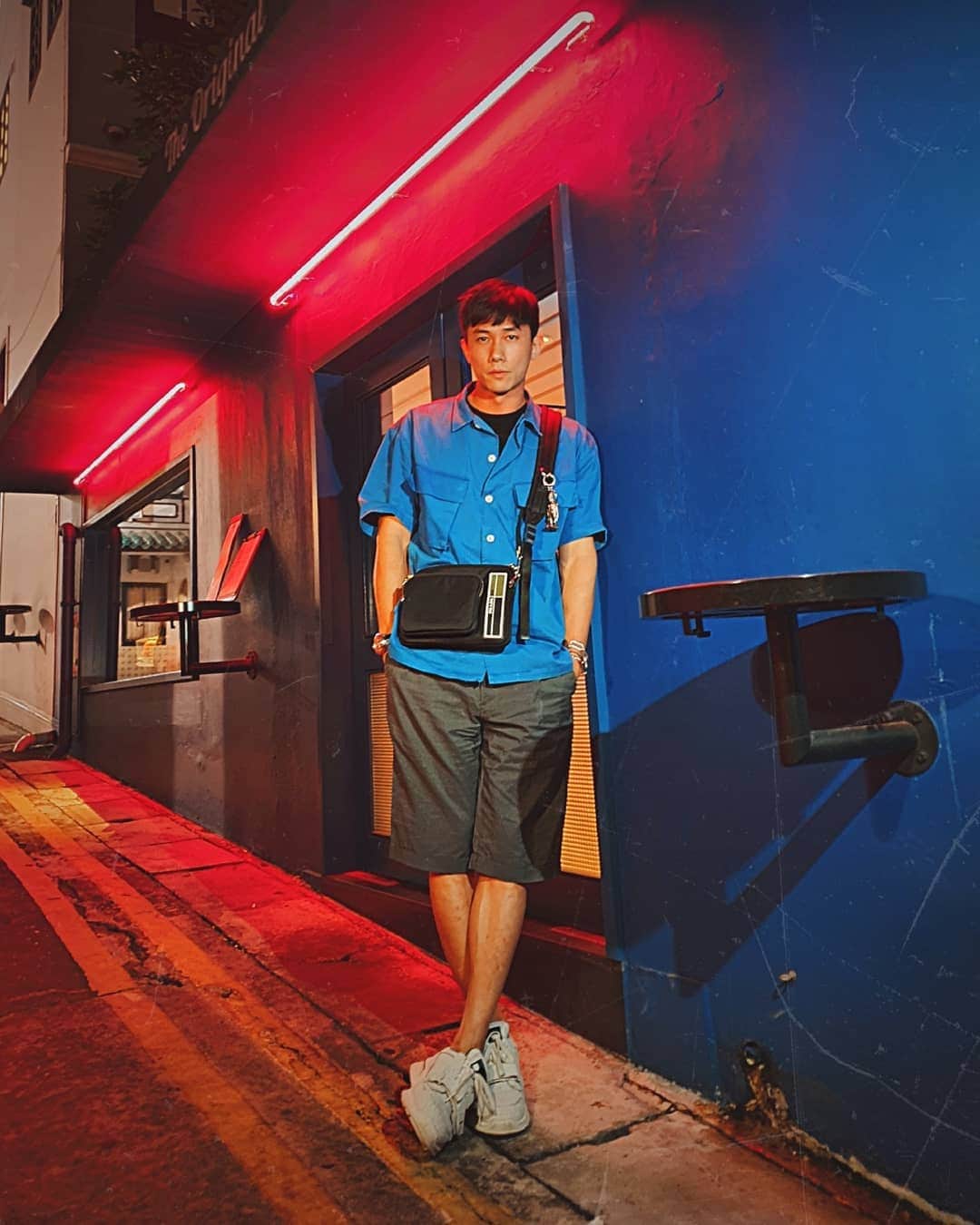 デスモンド・タンのインスタグラム：「Let's blast through Space Odyssey with me. Shall we? 🛸 📱: @samsung_sg @samsungmobile #GalaxyNote10 P.S. loving the night mode!」