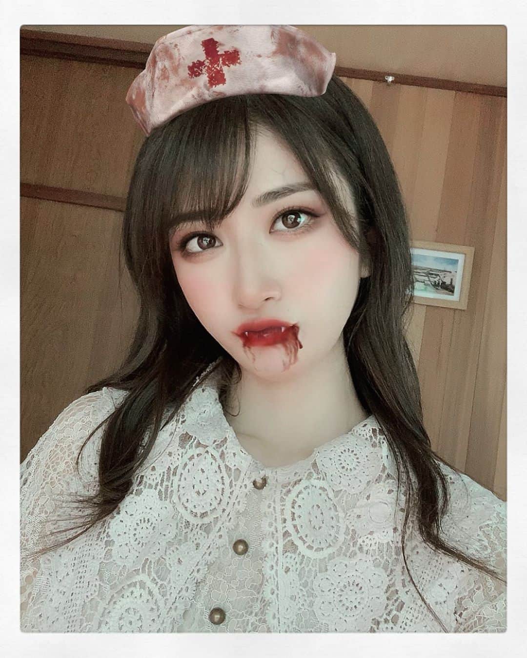 石田晴香のインスタグラム：「自撮りアプリで撮った写真！ ハロウィンスタンプがすごく優秀で、もうメイクもコスプレもいらない！ってくらいのクオリティ😂 みんなはハロウィン何かする予定ありますか？？？ #ハロウィン #ulike」