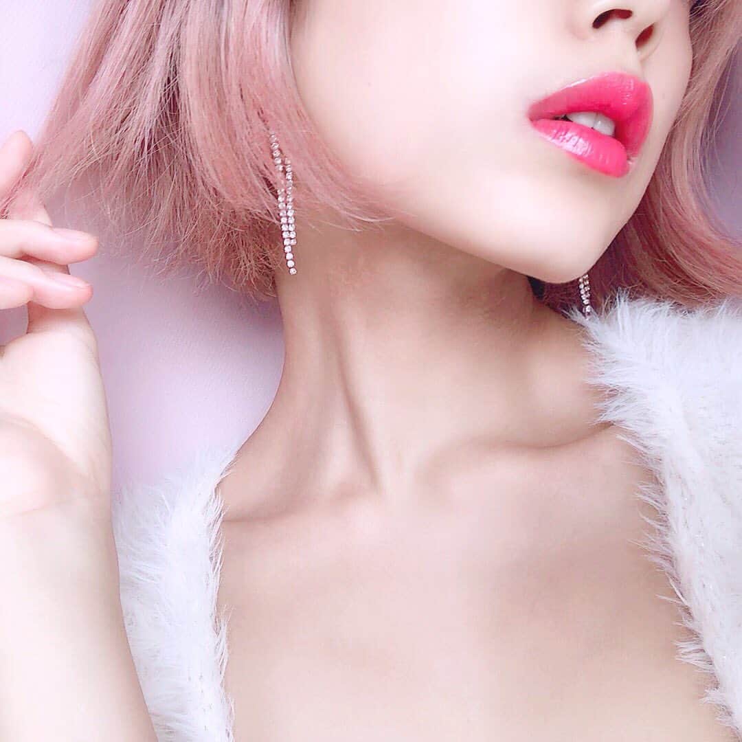 ハナエさんのインスタグラム写真 - (ハナエInstagram)「最近お気に入りのピアス、髪と混ざるとティンセルみたいで可愛い。。。﻿ ﻿ ﻿ ﻿ ケイティ @k_ty_com でお迎えしたよ。10/23からコスメが貰えるプレゼント企画が開催されてるそうです。他にも可愛いアクセたくさんあったよ❤︎﻿ ﻿ ﻿ ﻿ #accessories #pierce #pinkhair #pinklip #pink #pr #japanesegirl #girly #ケイティ #アクセサリー #ケイティアクセ #ピアス #ピアスコーデ」10月30日 19時32分 - hanae_0227