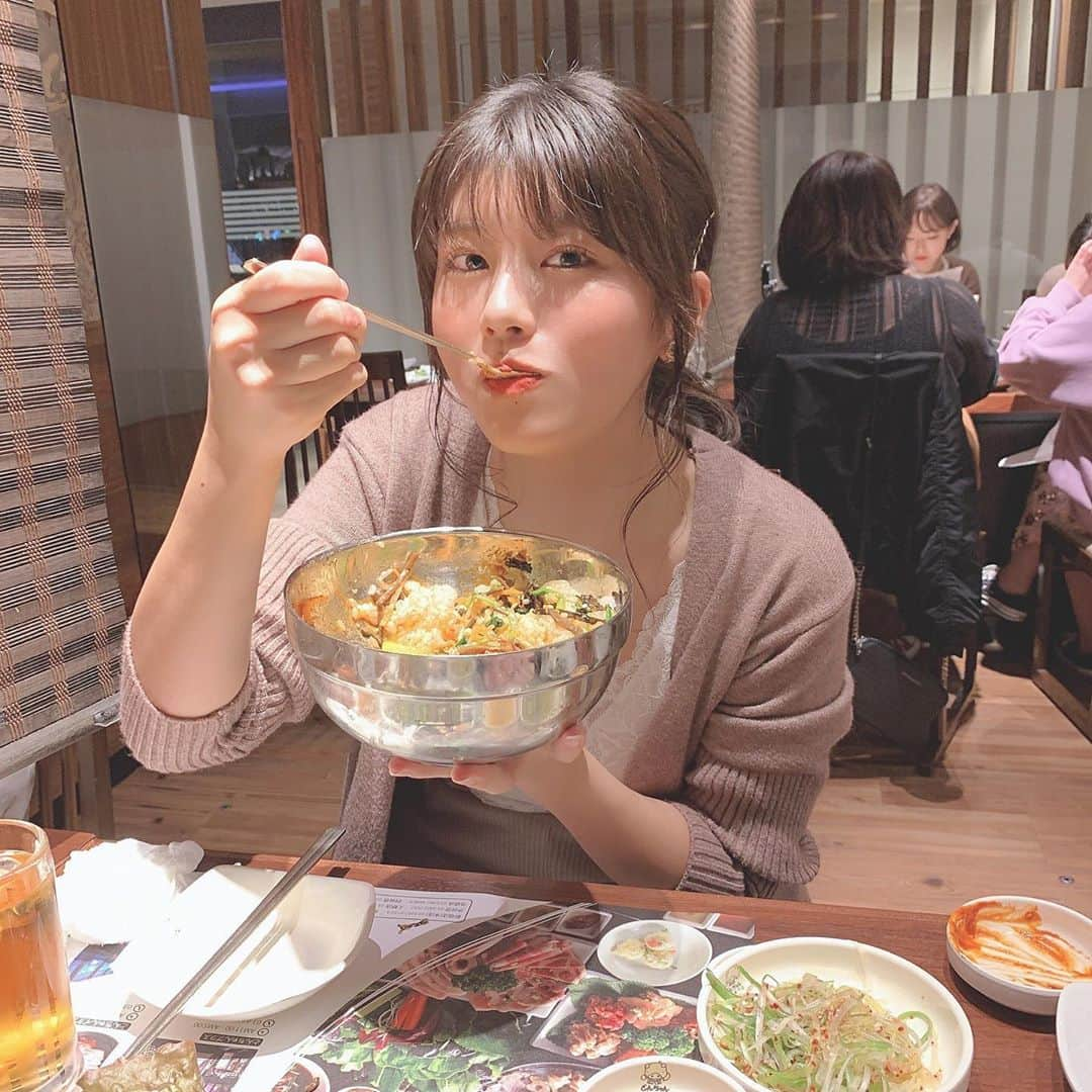 ちとせよしのさんのインスタグラム写真 - (ちとせよしのInstagram)「食べてるとこ好き！って言って頂けたのでもりもり食べてる写真を…( ᵒ̴̶̷᷄௰ᵒ̴̶̷᷅ ) 腕まくりが本気度高いね🤣🤣 ･ ･ ･ #selfie #food #koreanfood  #新大久保グルメ #とんちゃん #とんちゃんプラス #セルフィー」10月30日 19時48分 - chitose_yoshino