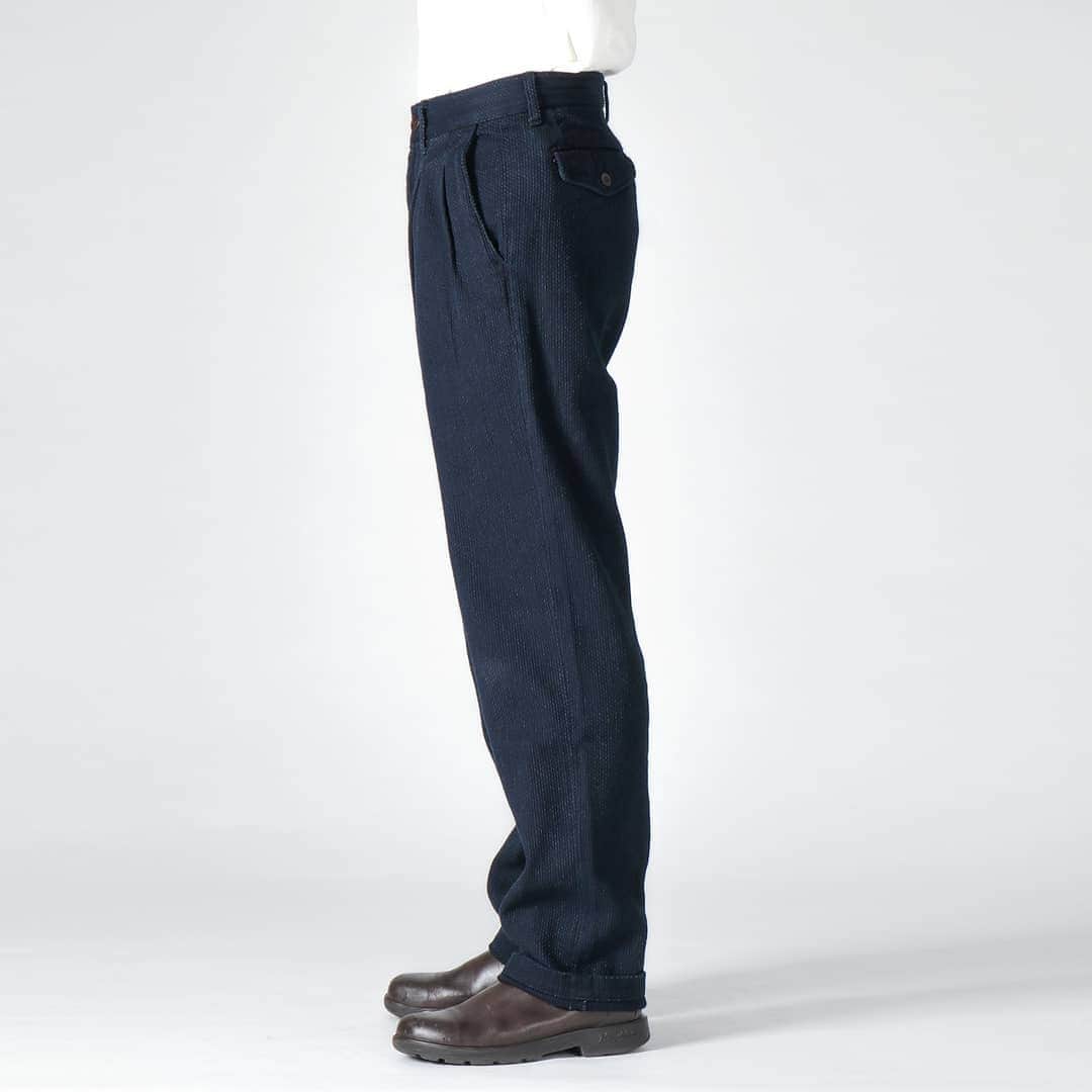 Japanblue Jeansさんのインスタグラム写真 - (Japanblue JeansInstagram)「✔Item . J802921(SK5) MONPE Pants . Fabric:Indigo Sashiko . 日本伝統の刺子をインディゴで仕上げた生地。 モンペ "MONPE"と呼ばれる日本独自のパンツを現代風にアレンジ。 ウエスト部分のタックを効かせ、スッキリとした見た目ながらリラックス感のある穿き心地に。  The fabric is Japanese traditional fabric ‘Sashiko’ dyed by indigo. The design source is Japanese old pants ‘Momoe’, but fits more modern. . #japanbluejeans #JEANS #DENIM #madeinjapan #factory #jeansstreet #tokyo #ジーンズストリート #デニム #ジーンズ #国産 #倉敷 #児島 #渋谷 #上野 #セットアップ　 #setup #jbj19aw」10月30日 19時51分 - japanbluejeans