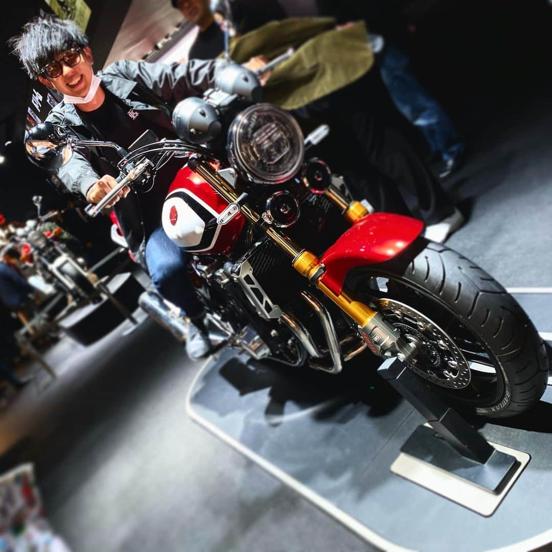 田中シングルさんのインスタグラム写真 - (田中シングルInstagram)「#東京モーターショー #高校の時友達のバイクでウイリーして転けたの思い出した」10月30日 20時04分 - 8.6shin