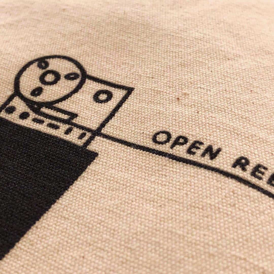 Open Reel Ensembleさんのインスタグラム写真 - (Open Reel EnsembleInstagram)「✇新グッズ発売✇﻿ OREの新しいグッズ「"Mr.TAPE"トートバッグ」が無事に完成しました！本日、ずっと真夜中でいいのに。大阪公演 物販コーナーにて販売中です。﻿ ﻿ - ﻿ ✇NEW_ARRIVAL✇﻿ Our new illustration totebag is now on sale!﻿ ﻿ Hello, "Mr.Tape".﻿ ﻿ ﻿ #openreelensemble #mr_tape #ずとまよ #潜潜ツアー #秋の味覚編 #reeltoreel #tape #illustration #totebag」10月30日 20時08分 - openreelensemble
