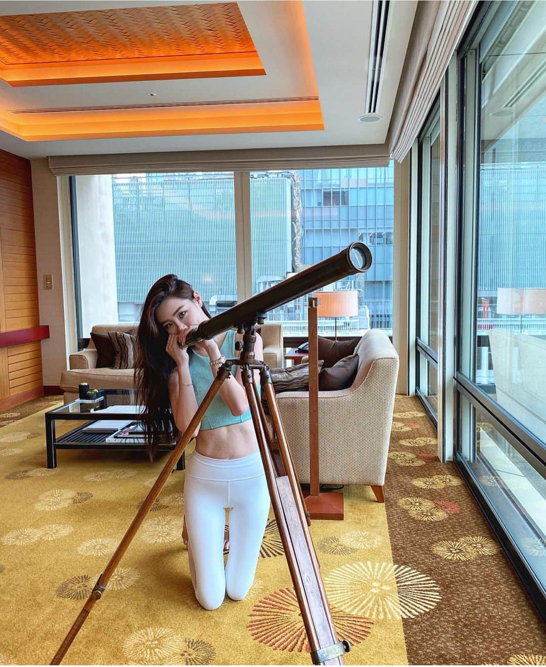 kailynne Zhangのインスタグラム：「here watching you🤓」