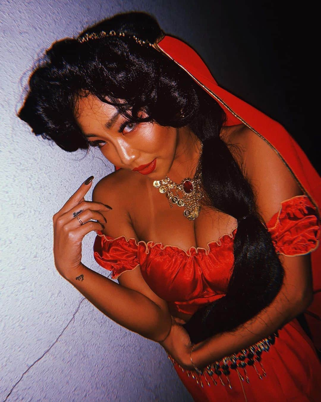 菅又菜摘（ナツ）さんのインスタグラム写真 - (菅又菜摘（ナツ）Instagram)「Slave Jasmine👸🏾♥️ #happyhalloween #halloween #halloween2019  #aladdin #slavejasmine #redjasmine #jasmine  #princessjasmine #disney #princess #cosplay  #jasminecosplay #aladdincosplay #disneycosplay #disneyprincess #halloweencosplay #costume #kogenatsu #焦げNATSU #こげなつ #ジャスミン」10月30日 20時29分 - kogenatsu920