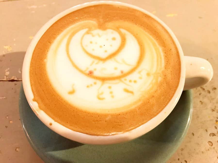 加藤美和さんのインスタグラム写真 - (加藤美和Instagram)「. Went to a cafe in Urawa, Saitama Prefecture🍀 Was a cozy atmosphere✨ Ate Hojicha (roasted green tea) cheesecake！ Look at this amazing latte art‼️ . 浦和にあるcafe uwaito(カフェ ウワイト)さんへ✨ ほうじ茶チーズケーキ🎶 大好きな ほうじ茶の香りと濃厚なチーズケーキ…合いますね✨ そして、フレーバーカフェラテのストロベリー🍓 可愛いラテアートで癒されました✨ ごちそうさまでした😁 .」10月30日 20時21分 - miwakato_