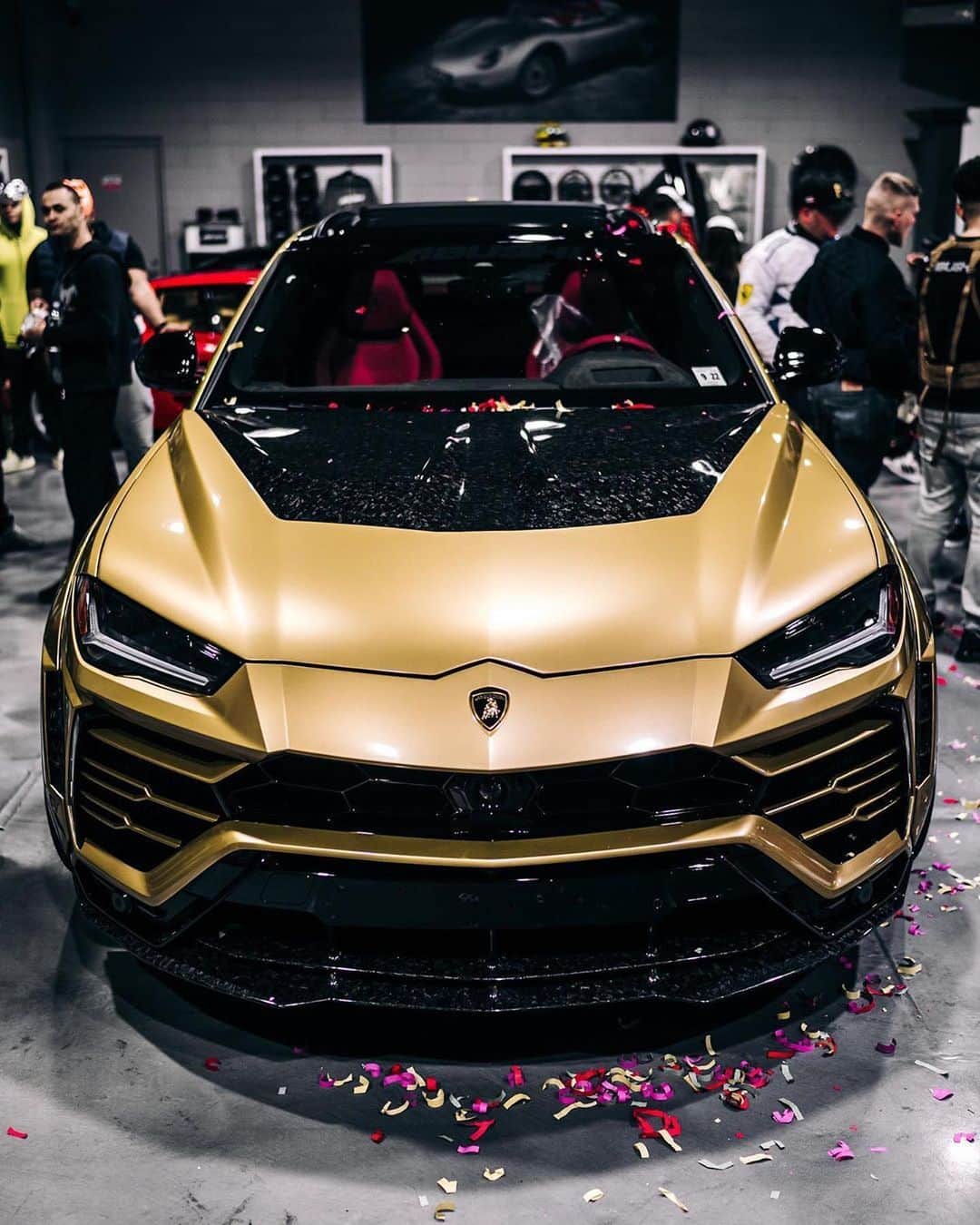 CarsWithoutLimitsさんのインスタグラム写真 - (CarsWithoutLimitsInstagram)「Now this is one nasty Widebody Lambo Urus built by @abushi.nyc . The kit is by @1016industries and rims by @velosdesignwerks  Owner @bossmansvj  #carswithoutlimits #lamborgini #urus」10月30日 20時22分 - carswithoutlimits